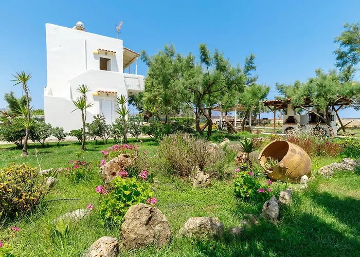 Zefyros Apartments And House